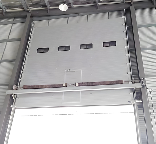 霍尔果斯工业滑升门