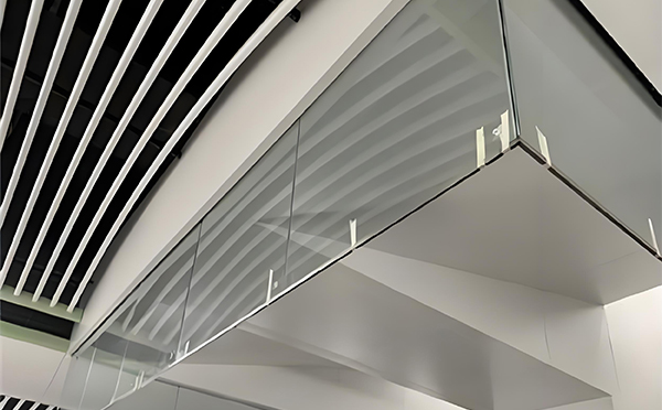 霍尔果斯玻璃挡烟垂壁