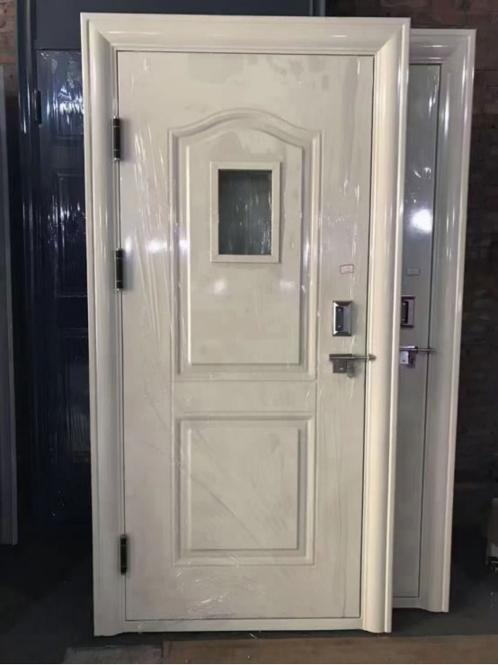 霍尔果斯学校教室门