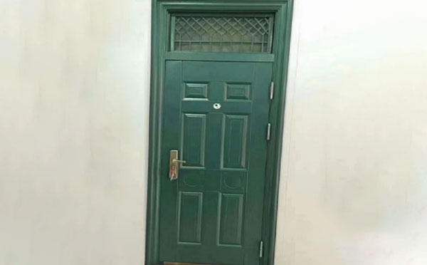 霍尔果斯学校教室门