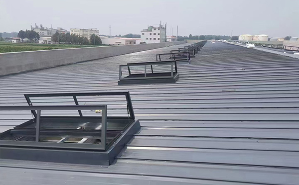 某中学室内体育馆霍尔果斯排烟窗改造项目