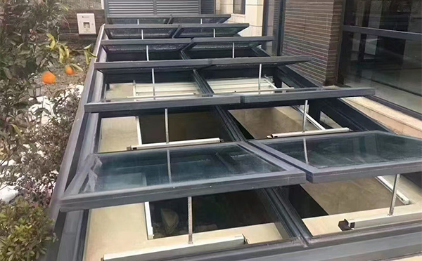 某轨道交通车辆维修车间霍尔果斯排烟窗应用