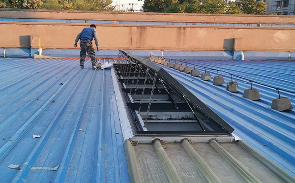 某区域性物流仓储中心霍尔果斯排烟窗系统安装项目