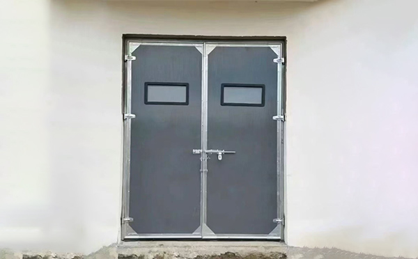 霍尔果斯工业门在高温作业区域的运行表现